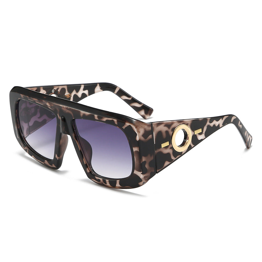 2026'S Popular Oversized Glasses for Women, Featuring a Trendy Square Design That Protects Against UV Rays