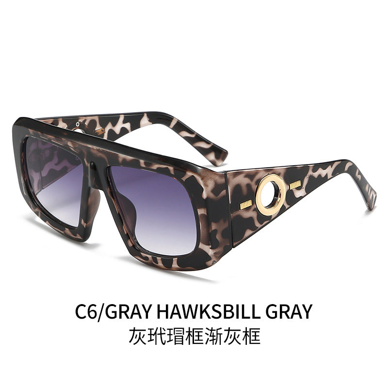2026'S Popular Oversized Glasses for Women, Featuring a Trendy Square Design That Protects Against UV Rays